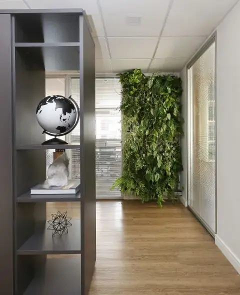 Parede de escritório com jardim vertical Projeto de Arq Design