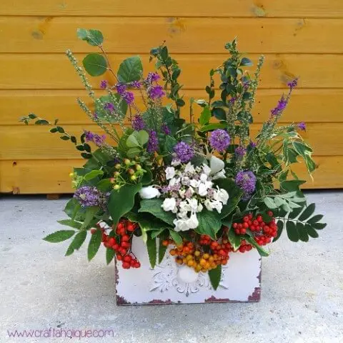 Vaso rústico com flores do campo Foto de Craftaholique