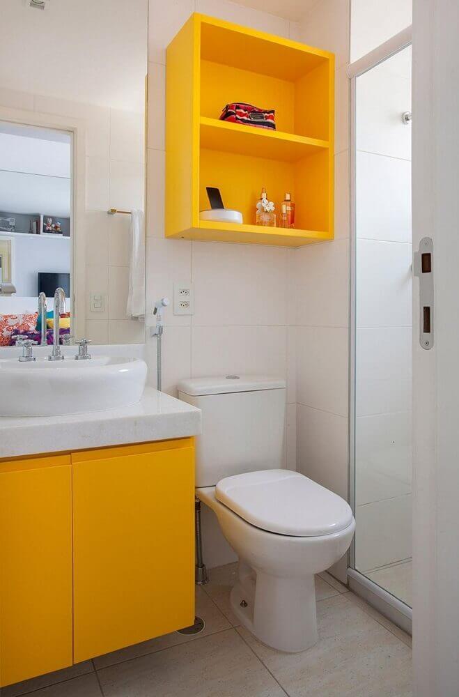 armário planejado para banheiro amarelo e branco Foto Pinterest