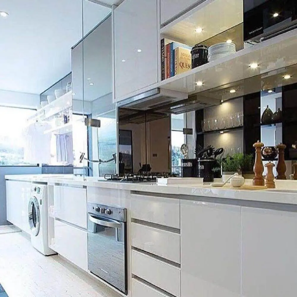 armário de cozinha planejado com iluminação embutida Foto Chris Silveira Arquitetura