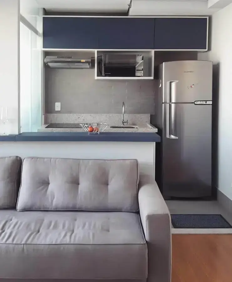 armários planejados para decoração de cozinha americana pequena com sala de estar Foto Webcomunica