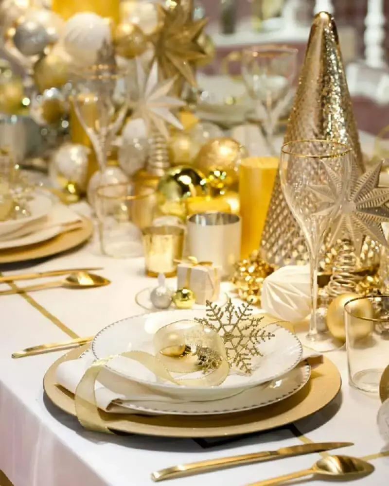 arranjos de mesa de natal com decoração dourada Foto i24mujer