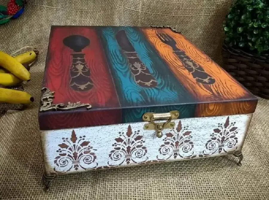 caixa de mdf decorada com estilo envelhecido Foto Ateliê Kênia Guimarães