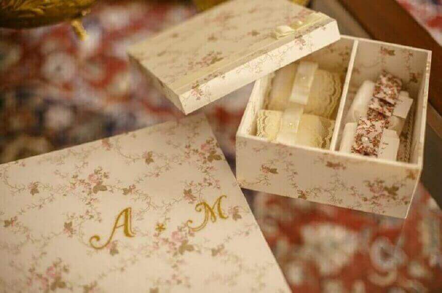 caixa de mdf para casamento com estampa floral Foto Pinterest