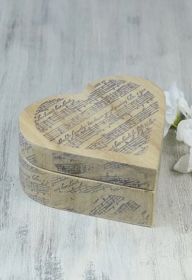 caixinha de mdf decorada em formato de coração Foto Pinterest