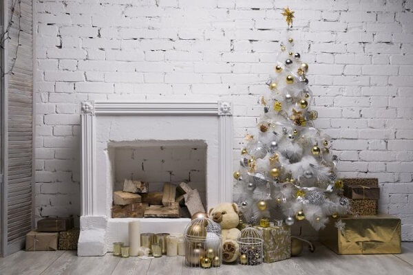 Cantinho especial decorada com uma árvore de Natal branca
