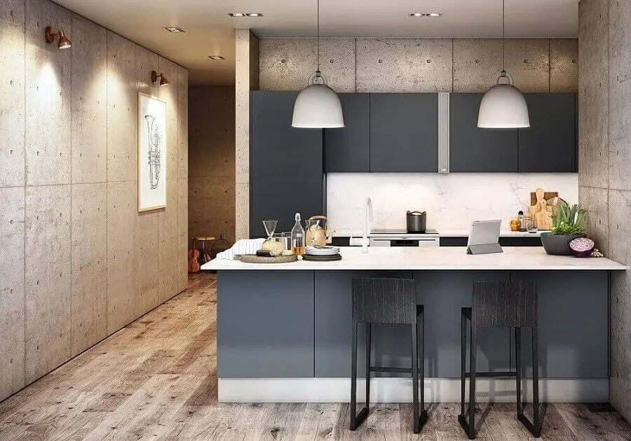 cozinha planejada para apartamento pequeno com armários pretos e revestimento em madeira Foto Archello