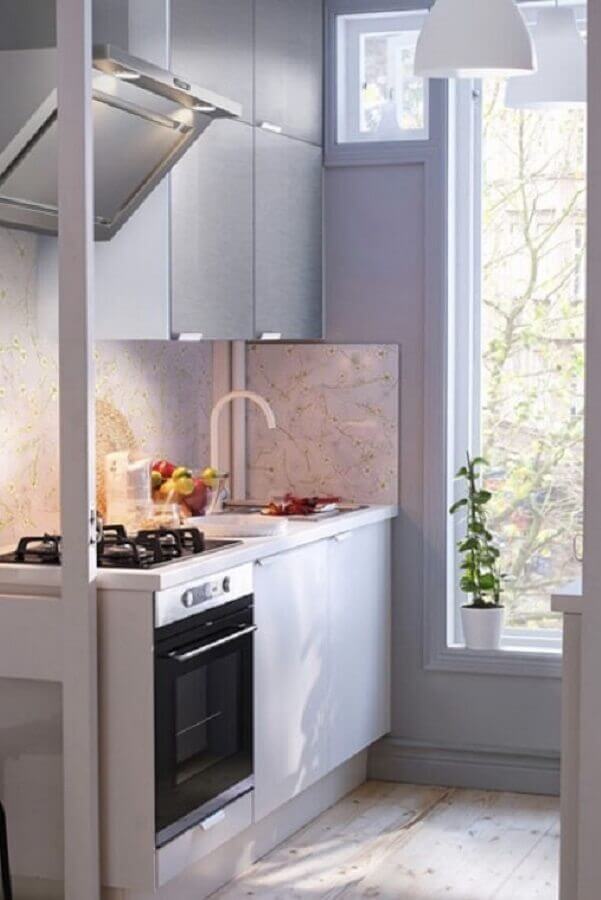 cozinha planejada pequena decorada com papel de parede Foto Efl Furniture