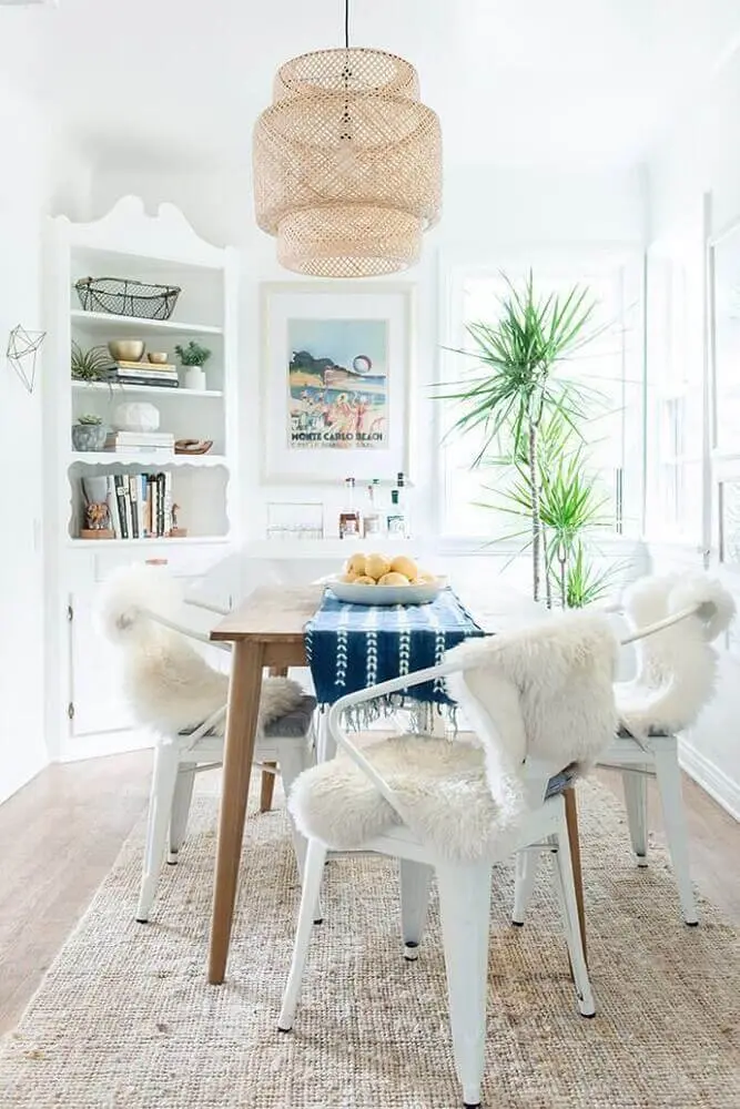 decoração clean para sala de jantar moderna com lustre de fibras naturais Foto Pinterest