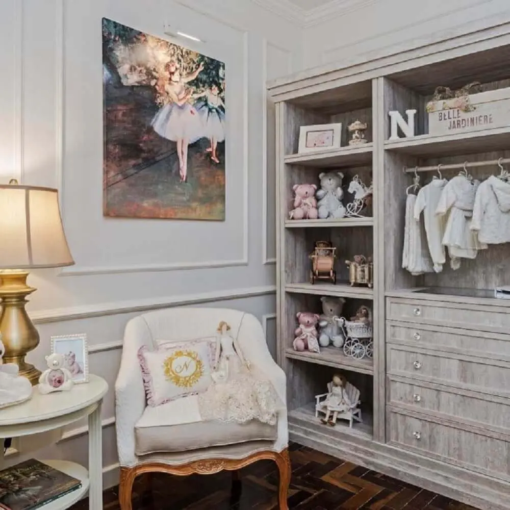 decoração clássica para quarto de bebê com moldura de parede Foto Janaina Macedo Interiores