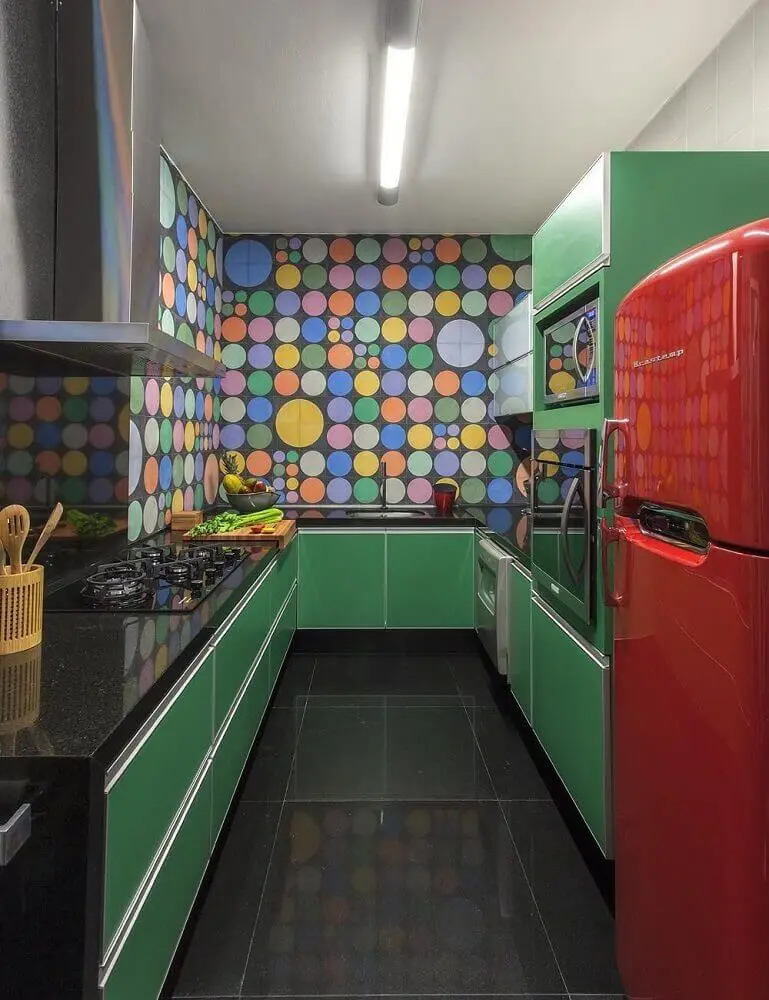 decoração com armário de cozinha planejado verde Foto Nara Cunha