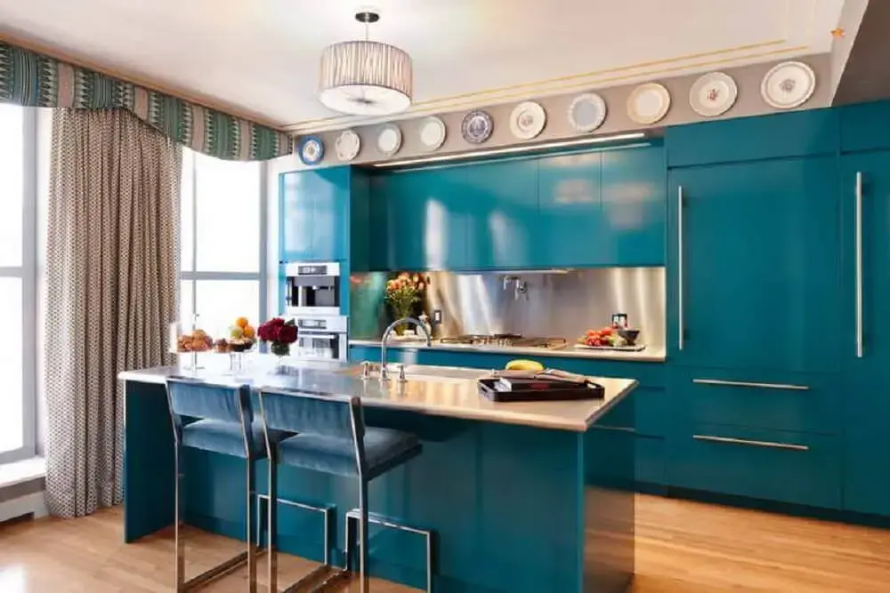 decoração com armário planejado de cozinha azul Foto Homebnc