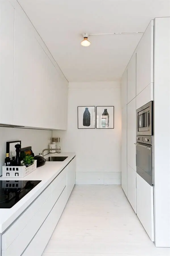 decoração com armários brancos para cozinha planejada pequena Foto Pinterest