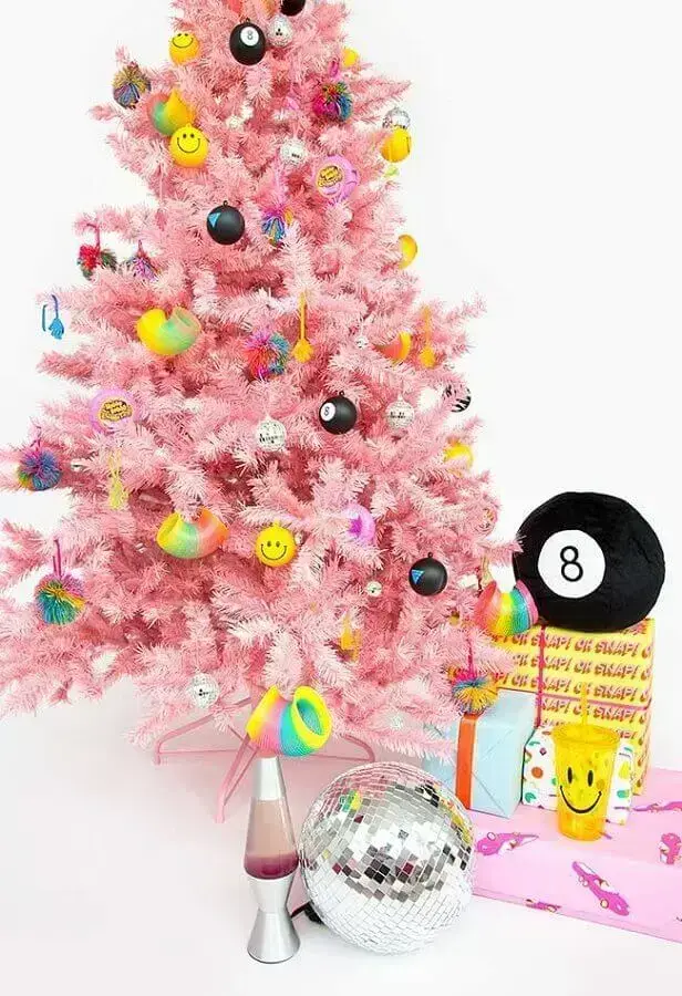 fun decoration for pink christmas tree Foto Design without Neura