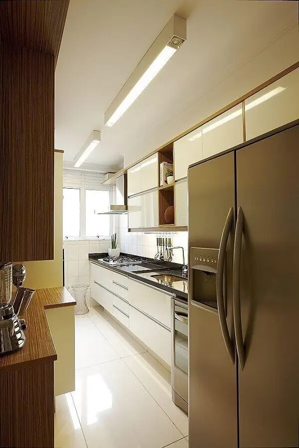 decoração em tons neutros para cozinha pequena planejada Foto Macedo & Covolo Arquitetura