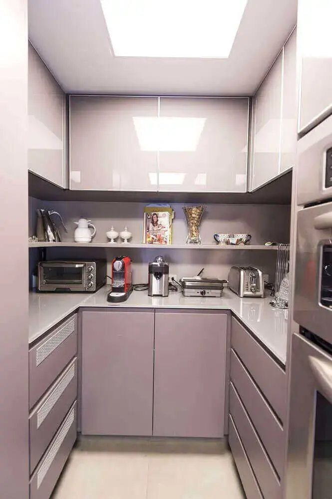 decoração moderna com armário planejado para cozinha pequena Foto Carla Cuono Arquitetura e Interiores