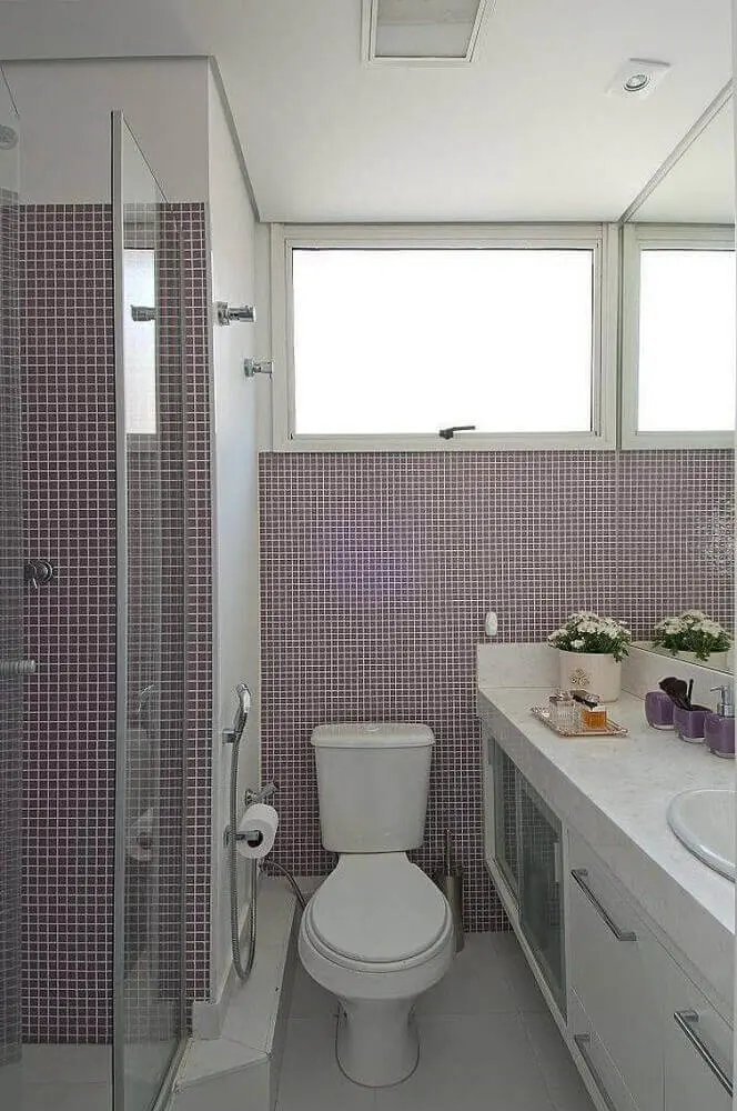 decoração para banheiro pequeno com pastilha lilás Foto Patricia Kolanian Pasquini