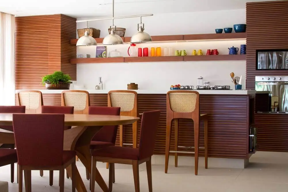 decoração para cozinha integrada com sala de jantar com armários de madeira Foto GramUnion