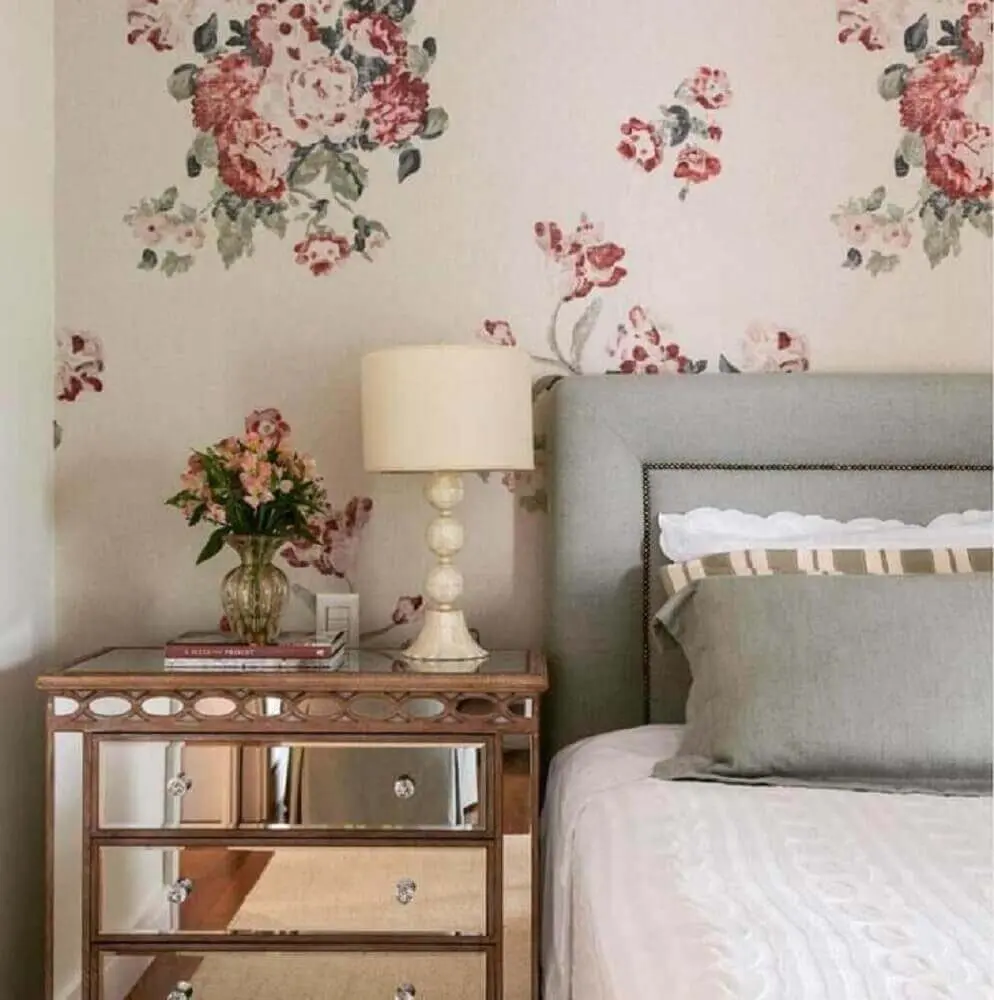decoração para quarto de casal com papel de parede floral romântico Foto Pinterest