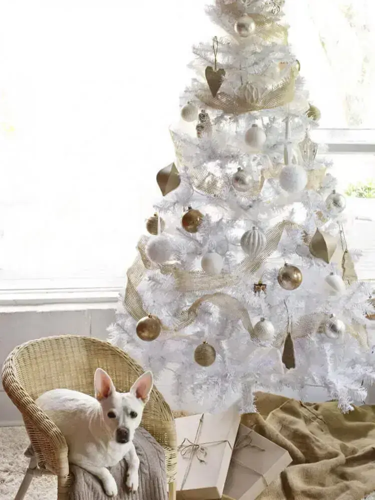 decoração para árvore de natal branca com enfeites dourados e brancos Foto Chrismast Cards Ideas
