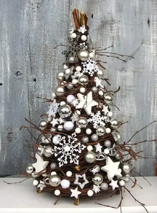 decoração para árvore de natal rústica com enfeites brancos Foto Pinterest