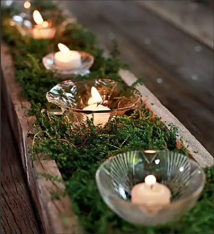 decoração rústica com arranjos de natal com velas Foto Pinterest