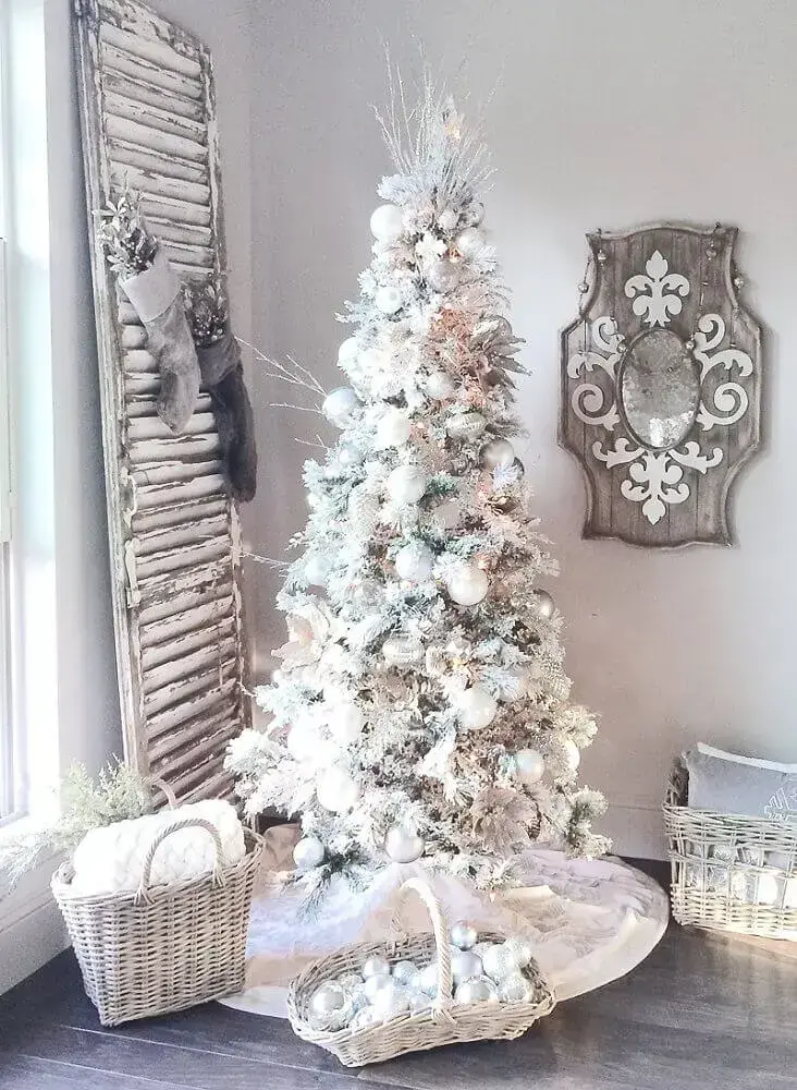 decoração rústica com árvore de natal branca decorada Foto Pinterest