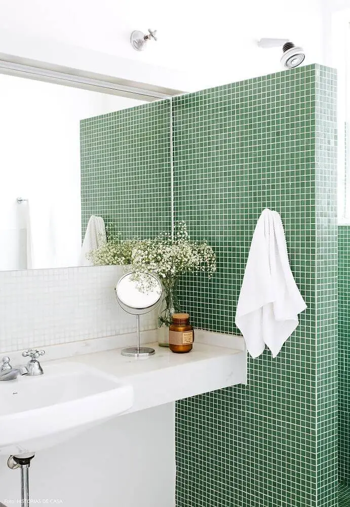 decoração simples para banheiro com pastilha verde Foto Pinterest