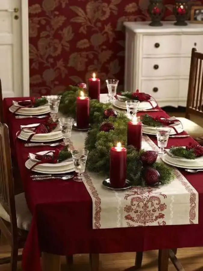decoração tradicional com arranjos de natal para ceia Foto Yandex