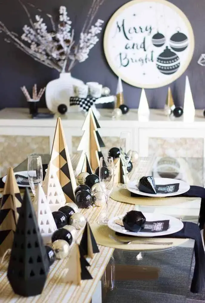 mesa de natal com decoração moderna com itens preto Foto Pinterest