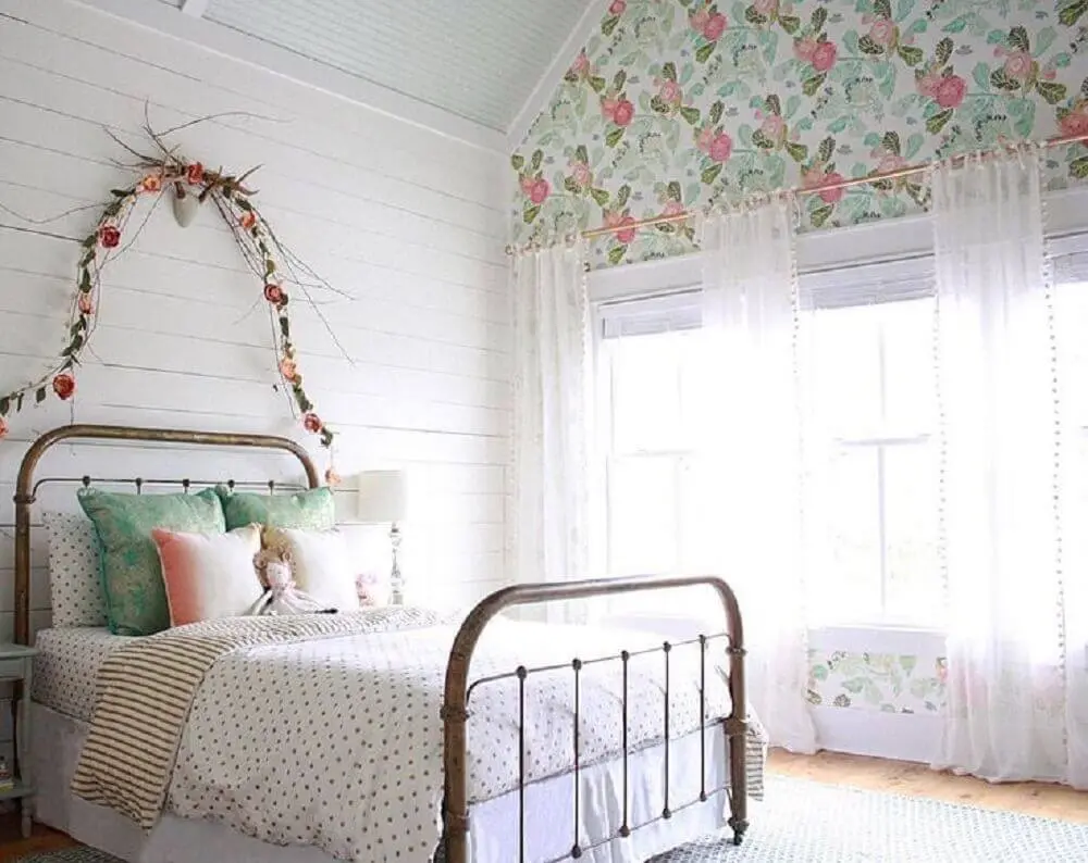 papel de parede floral para quarto com decoração romântica Foto ArelisApril