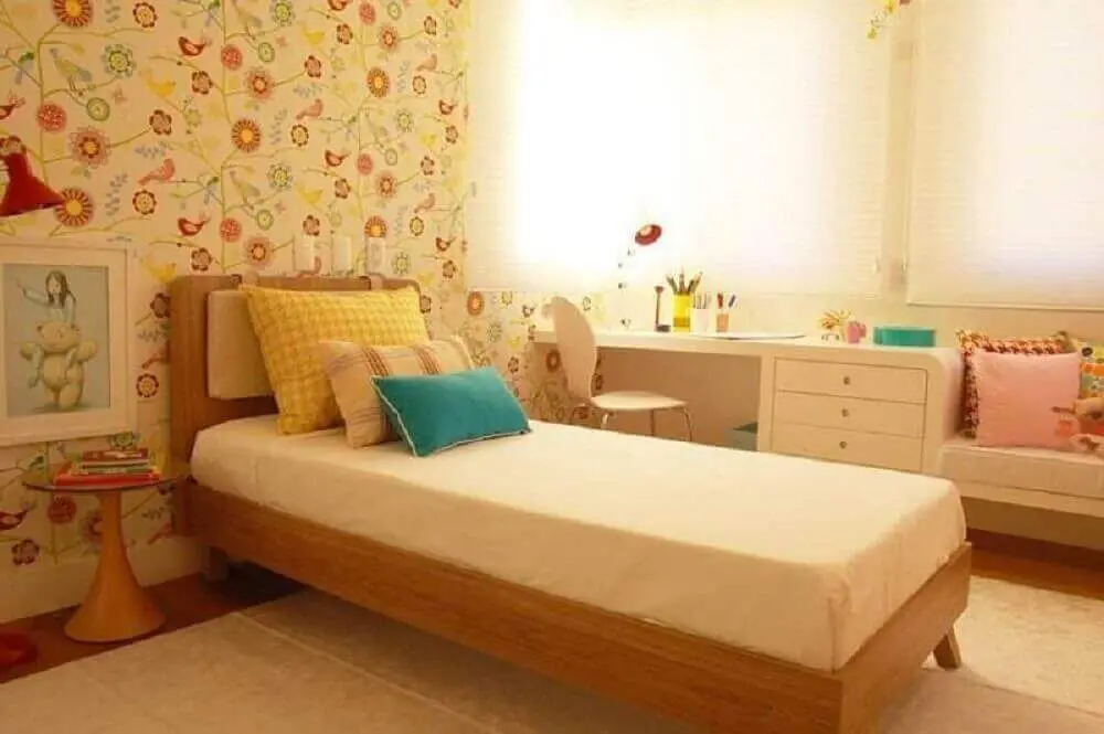 papel de parede floral para quarto infantil com decoração em tons neutros Foto Petitebox