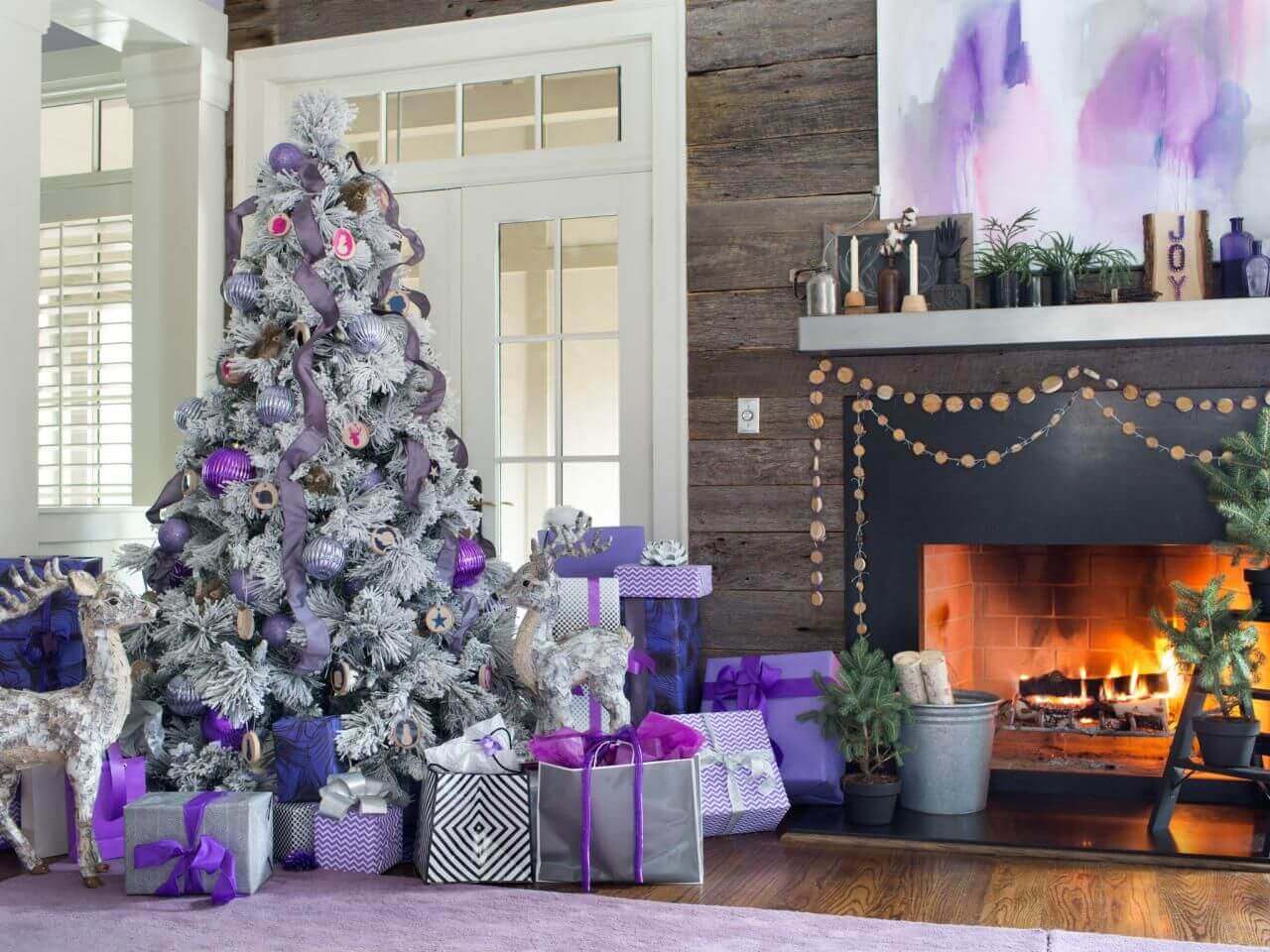 room decorated with fireplace and white and purple Christmas tree Foto Hoa Văn Decal