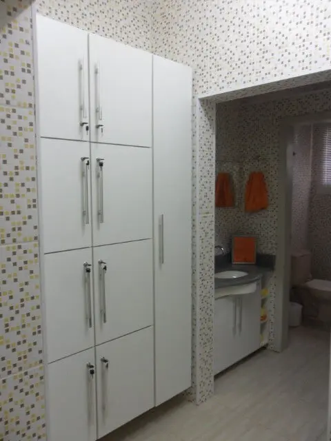 Área de serviço planejada integrada ao banheiro Projeto de Alice Lopes