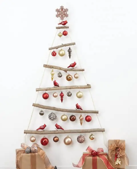 Árvore de natal artesanal com galhos e enfeites de natal de passarinhos Foto de Pinterest