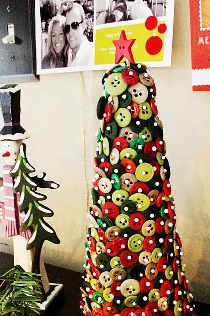Árvore de natal artesanal de botões Foto de Pinterest