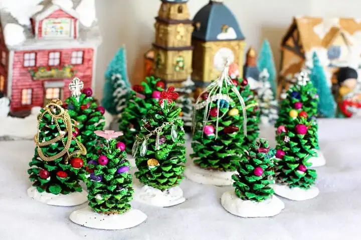 Árvore de natal artesanal de pinha Foto de Yandex