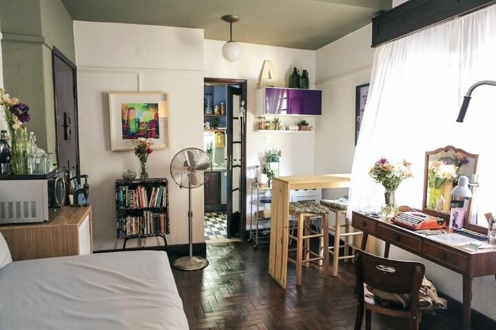 Apartamento pequeno decorado com ambientes completamente integrados Projeto de Casa Aberta