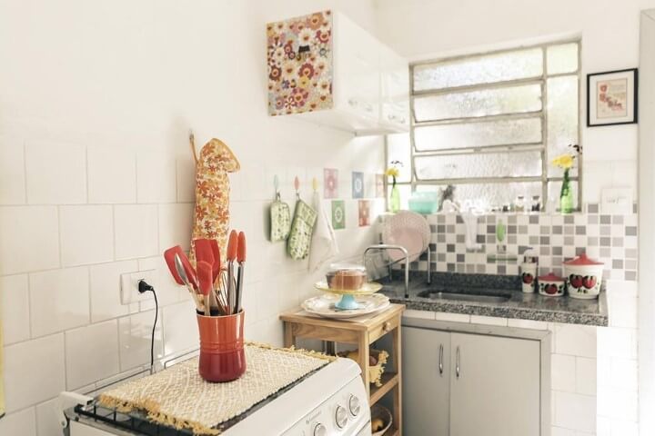 Apartamento pequeno decorado com cozinha simples Projeto de Casa Aberta