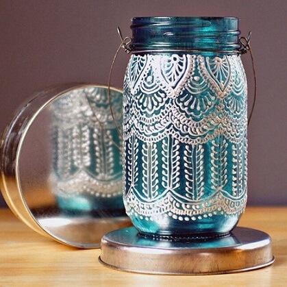 Potes de vidro azul com estampa de renda Foto de DIY For Love