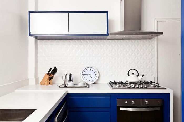 Projeto de cozinha azul e branca planejada