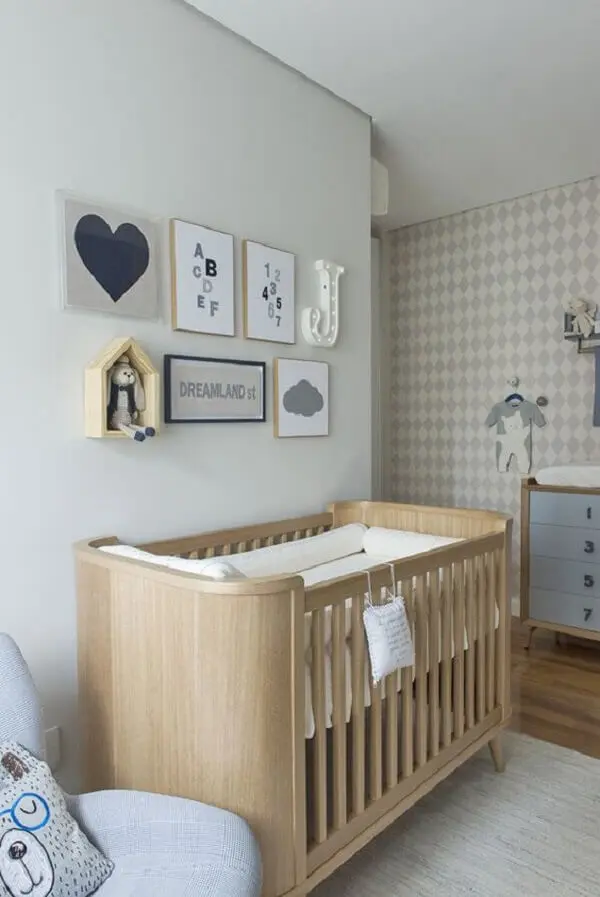 Quadro para quarto de bebê com desenhos e letras