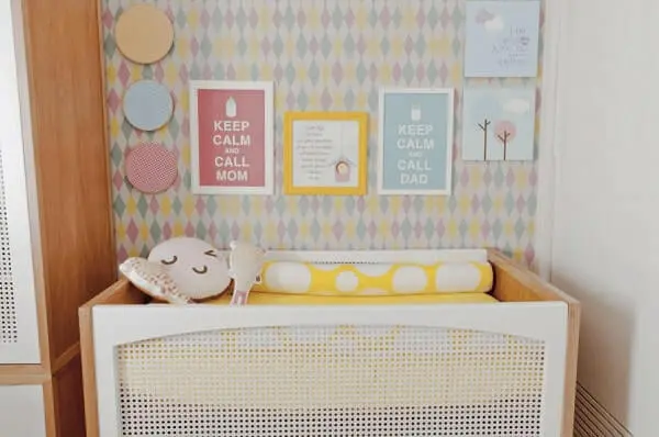 Quadro para quarto de bebê com motivos delicados