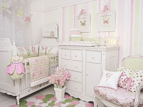 Quadro para quarto de bebê com tema de borboletas