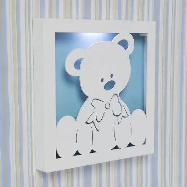 Quadro para quarto de bebê com ursinho fixado na parede