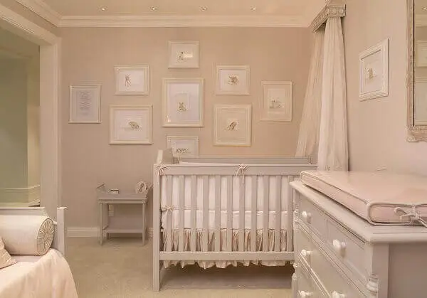 Quadro para quarto de bebê na cor branca