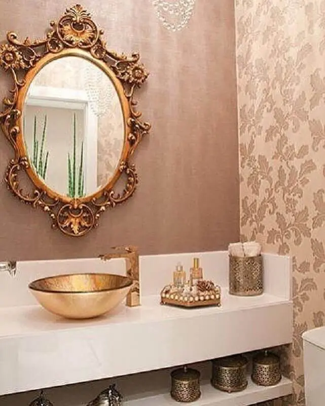 decoração clássica para banheiro com bancada nanoglassa e espelho veneziano Foto Pinterest