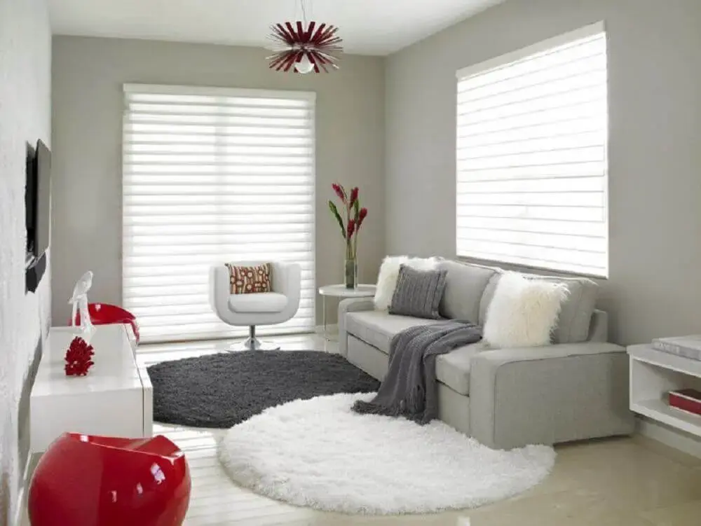decoração com dois tapetes redondos para sala de estar Foto Dentox Dessign