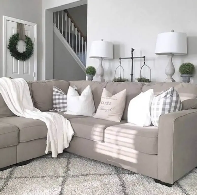 decoração com manta branca para sofá de canto Foto Pinterest