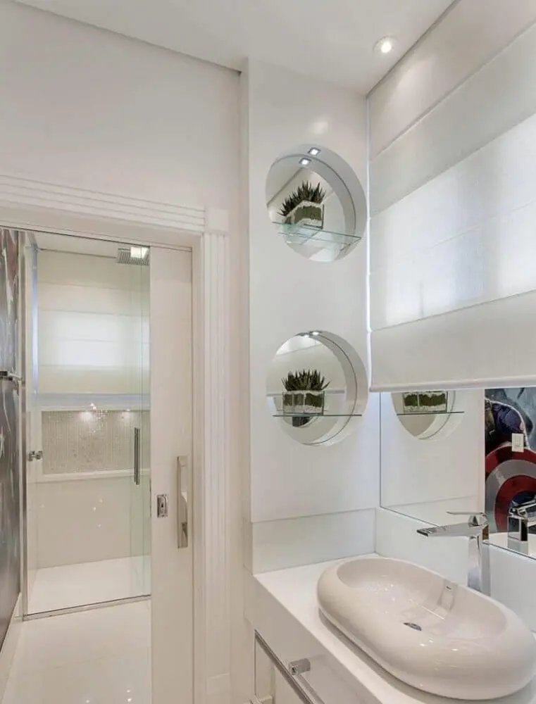 decoração de banheiro com nicho redondo embutido e pedra nanoglass branco Foto Pinterest